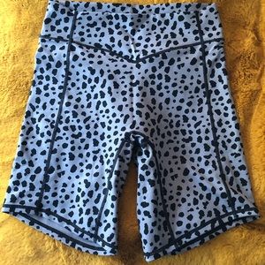 Balance athletica biker/rider short snow leopard